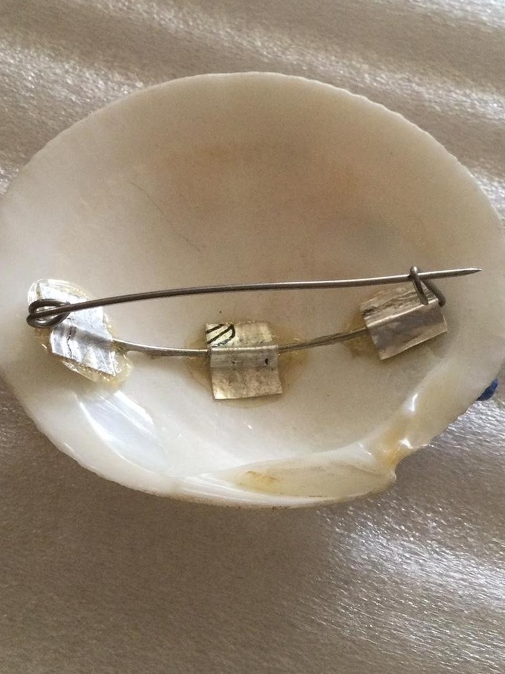 Vintage Shell Pin - Picture 2 of 3
